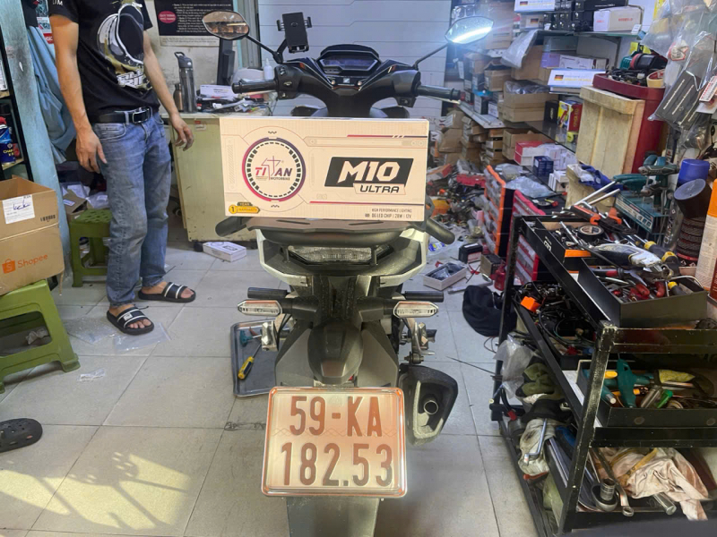 Độ đèn nâng cấp ánh sáng Titan M10 Ultra V2 cho xe Winner V3